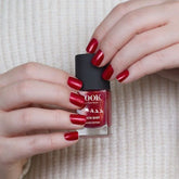 Look To Go Nagellack Santa Baby am Model 